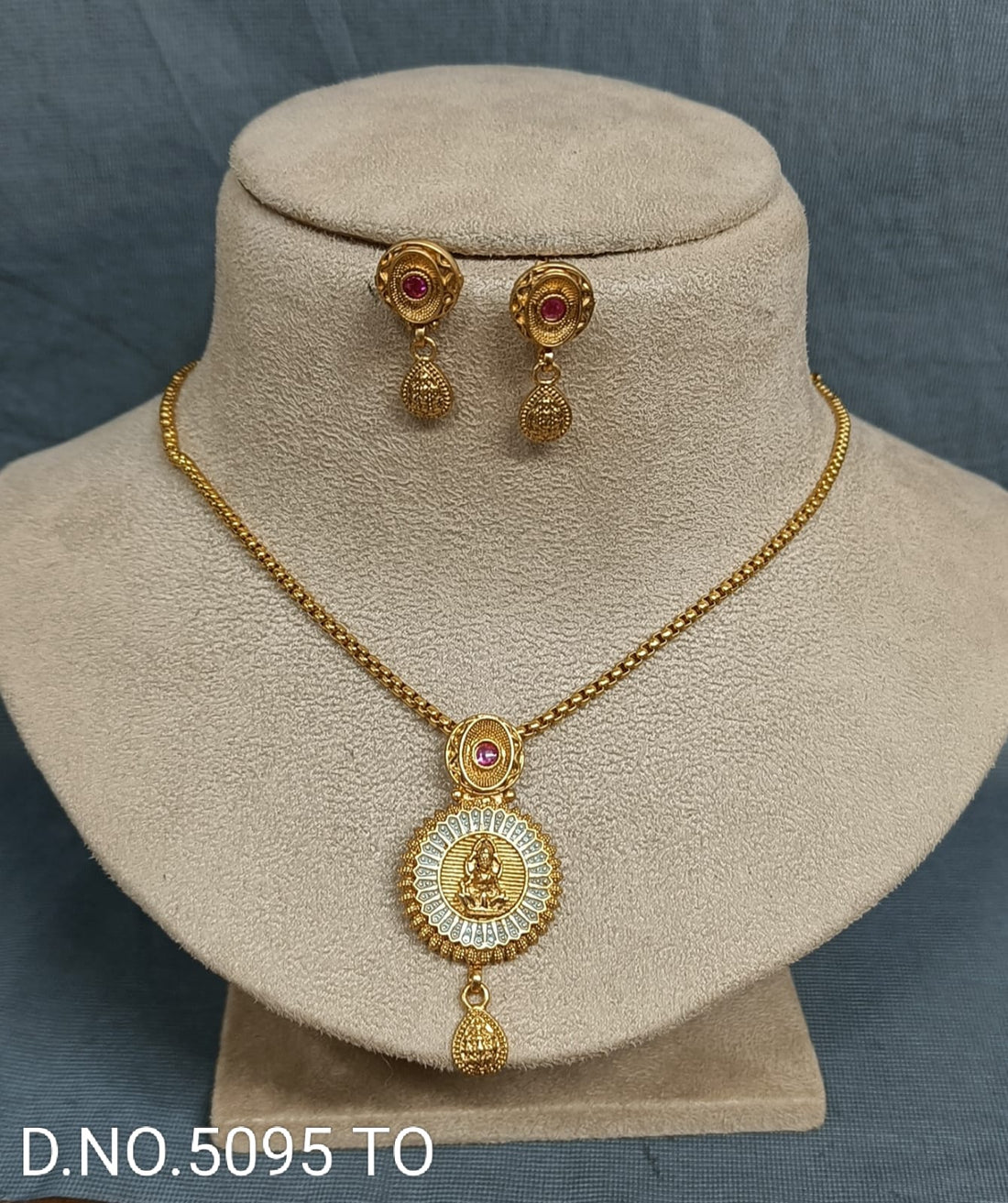 Golden Chain Pendant KN 5095 TO